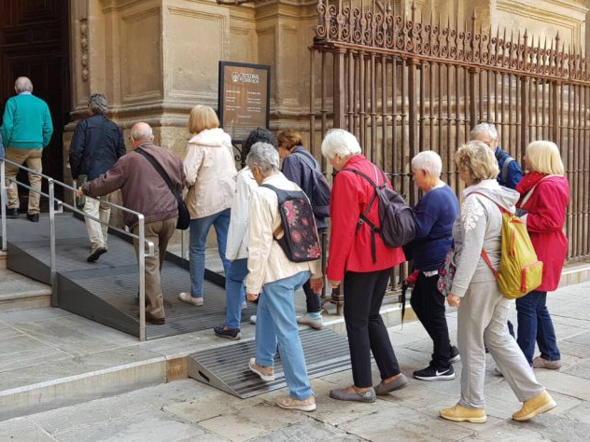 Granada lidera el crecimiento turístico de Andalucía durante el primer semestre