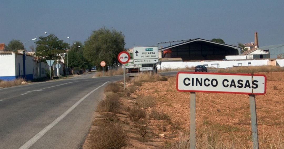 Entrada a Cinco Casas