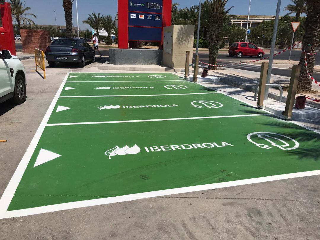 Parada de carga eléctrica en la estación de autobuses