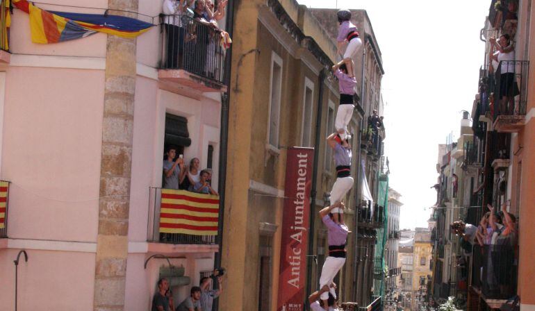 Era la primera vegada que es veia un pilar de 8 amb folre a la plaça de les Cols