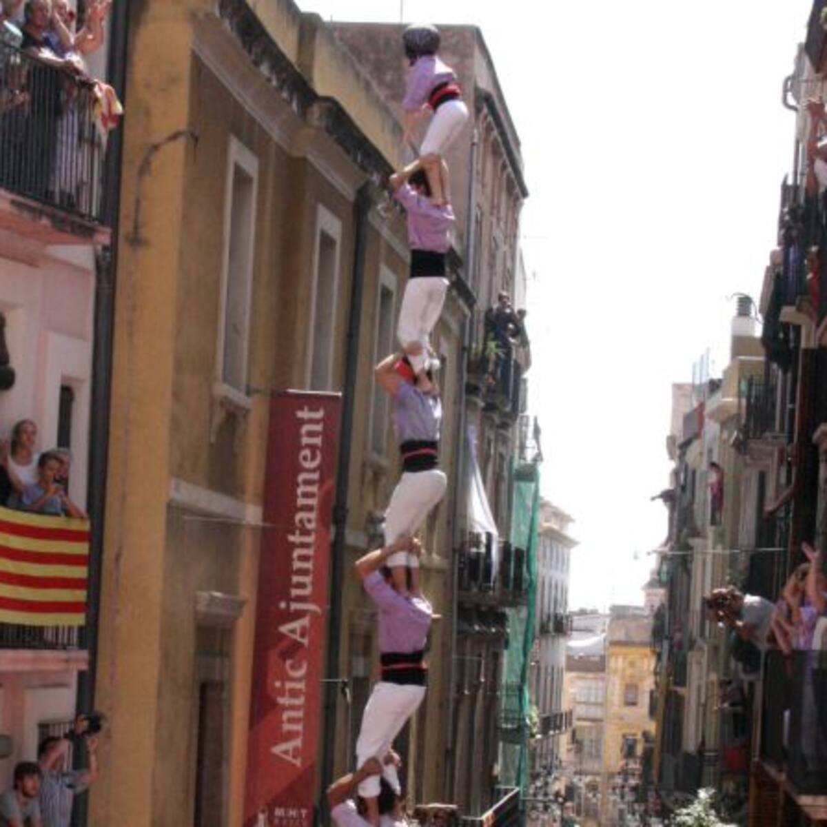 La Jove de Tarragona tanca Sant Magí carregant el primer pilar de 8 amb folre