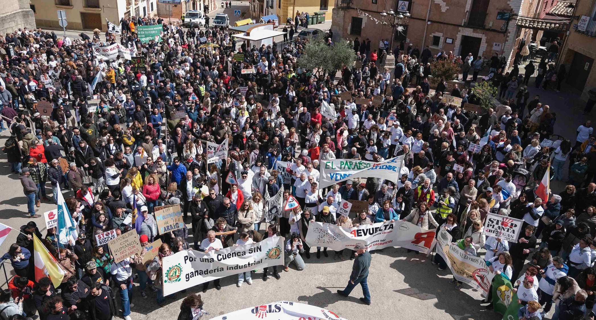 Imagen de la manifestación de Carrascosa del Campo, en Campos del Paraíso (Cuenca), contra las plantas de biogás.