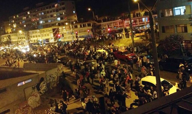 Evacuación en la ciudad de Antofagasta (Chile) por la alerta de tsunami tras el terremoto