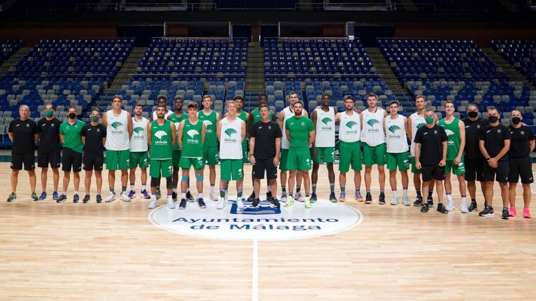 El Unicaja posa al completo antes de un entrenamiento