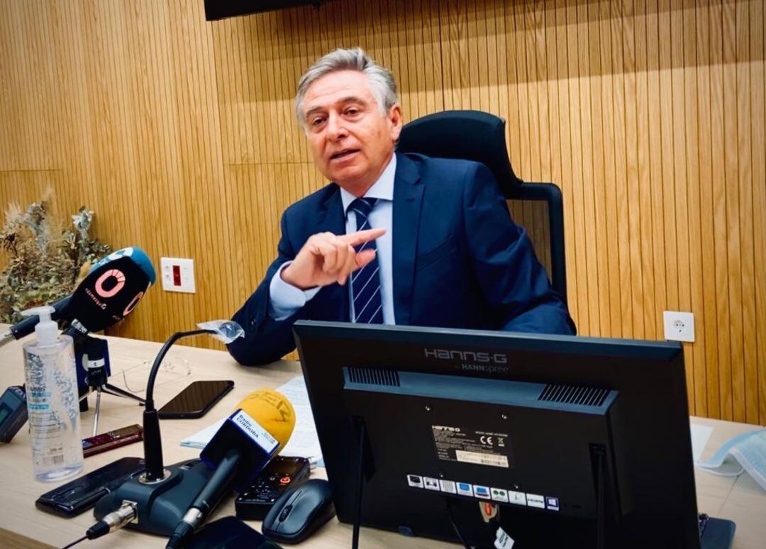 El presidente de la Audiencia Provincial de Córdoba, Francisco de Paula Sánchez Zamorano, durante una rueda de prensa