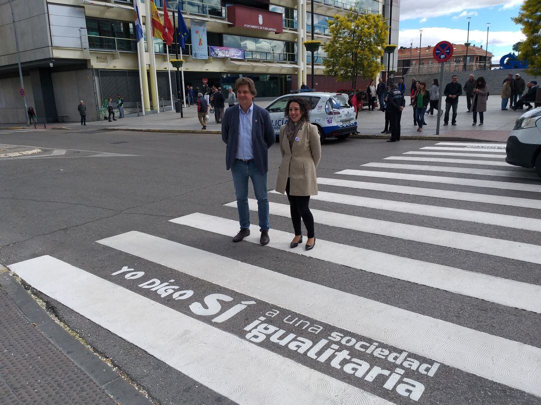 El alcalde de Fuenlabrada y la concejala de Igualdad durante la presentación de la campaña &#039;Yo digo no&#039;.