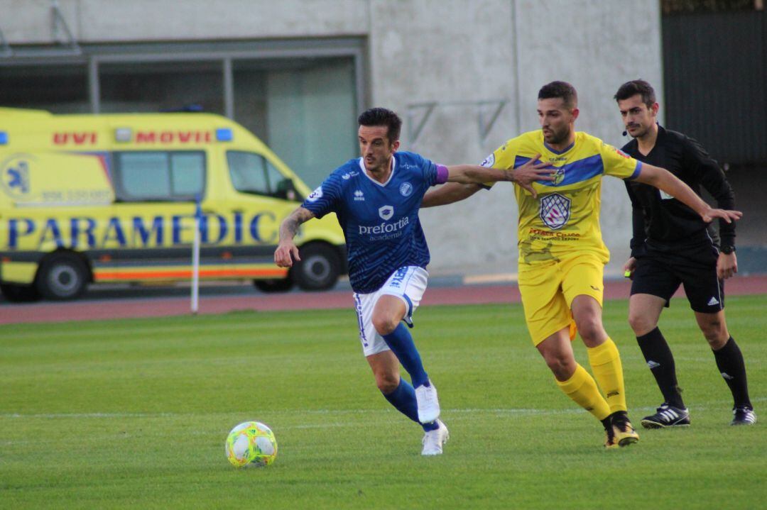 Antonio Bello durante el partido en Chapín contra el Conil