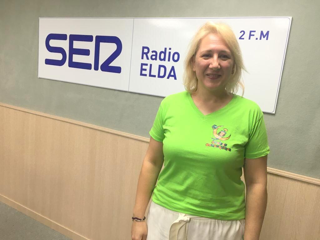 María José Santonja, abanderada y miembro de la comisión del 50 aniversario de la comparsa