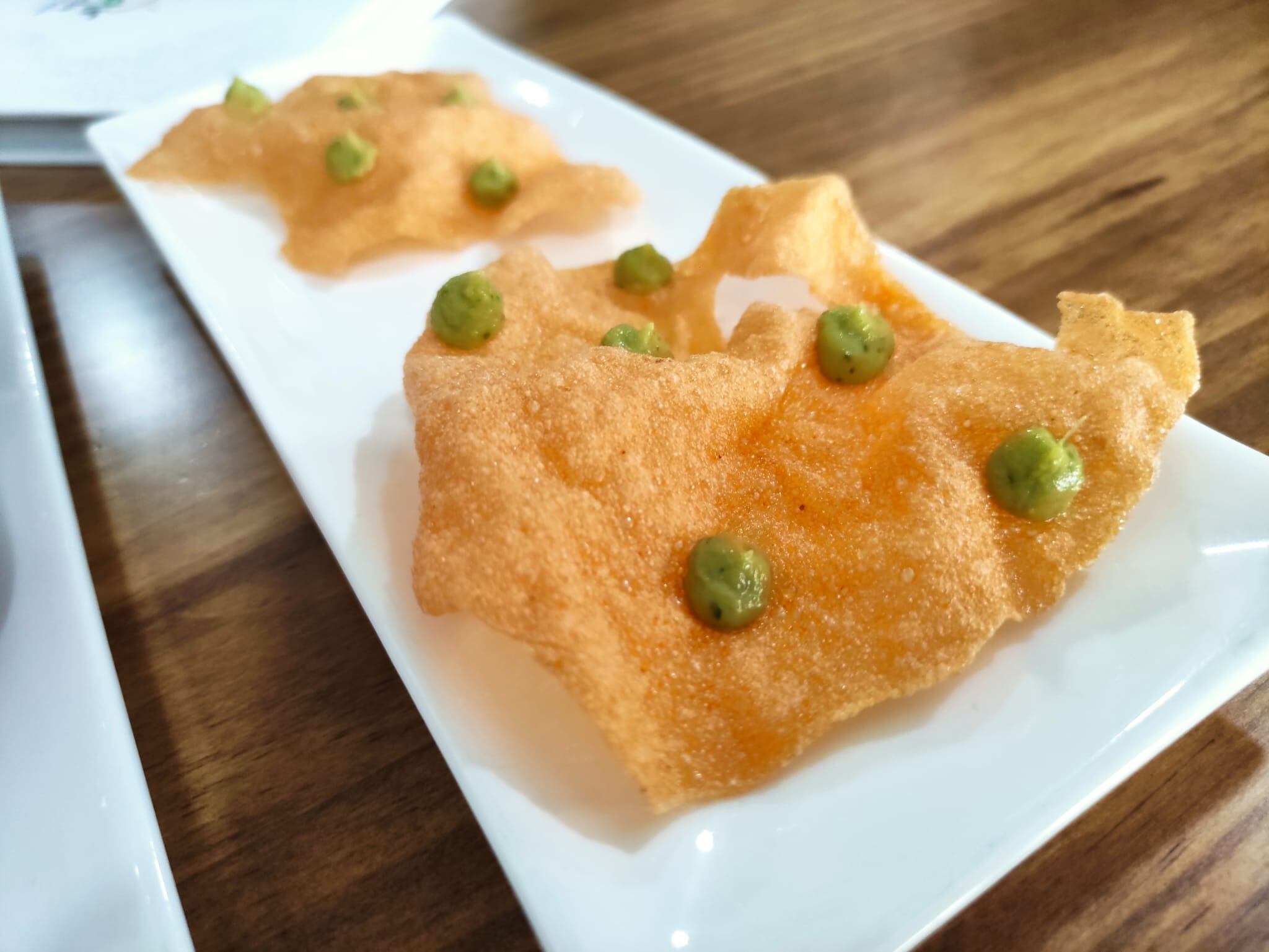 Crujiente de arroz estilo pibil con guasacaca