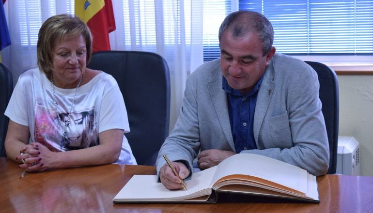 Darío Campos nunha visita ao concello de Guitiriz