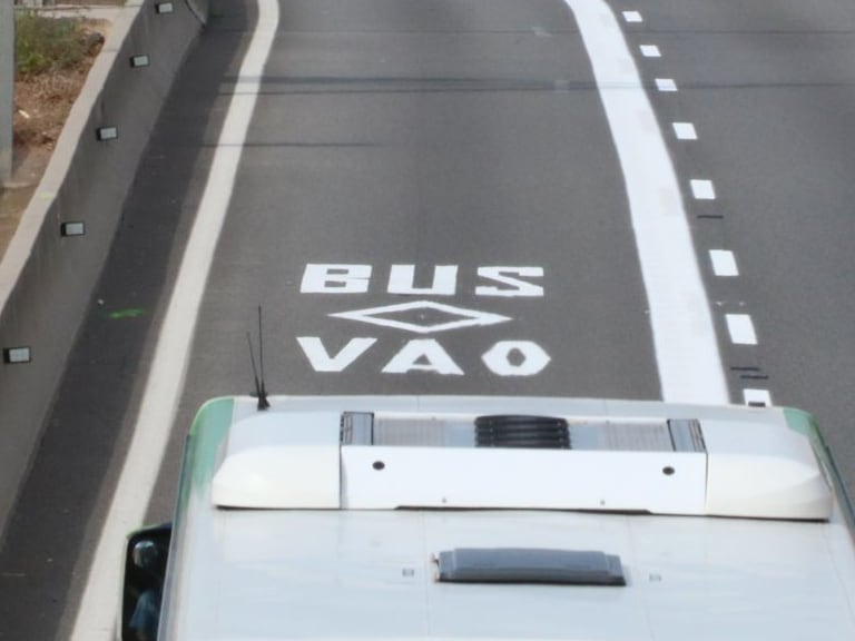 Carril BUS-VAO de la C-31 en Badalona.