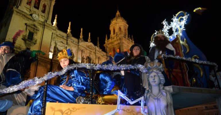 Una carroza de la cabalgata de Reyes Magos de Jaén.