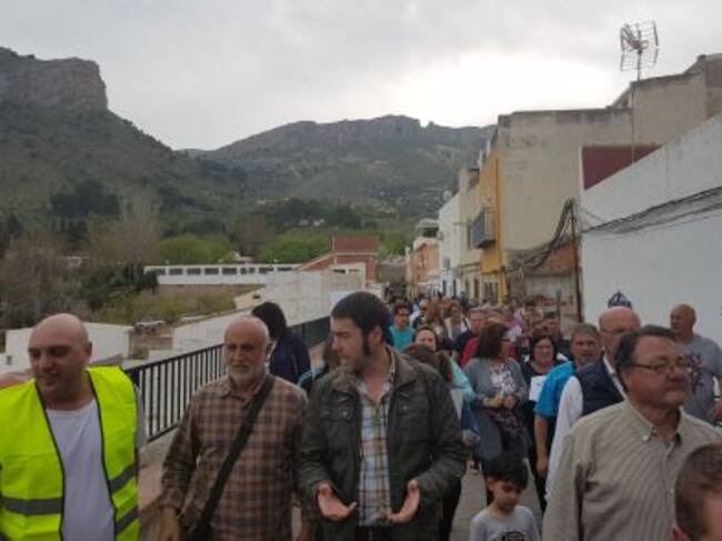 Manifestantes por las calles del Tomillo.