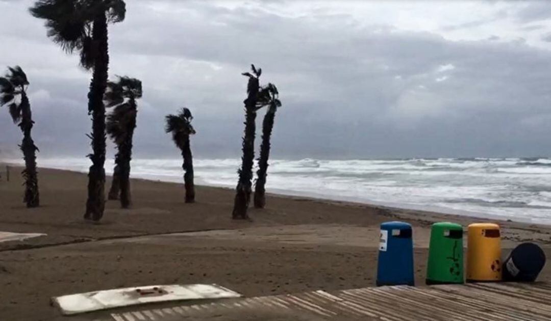Imagen de archivo de un temporal en Alicante