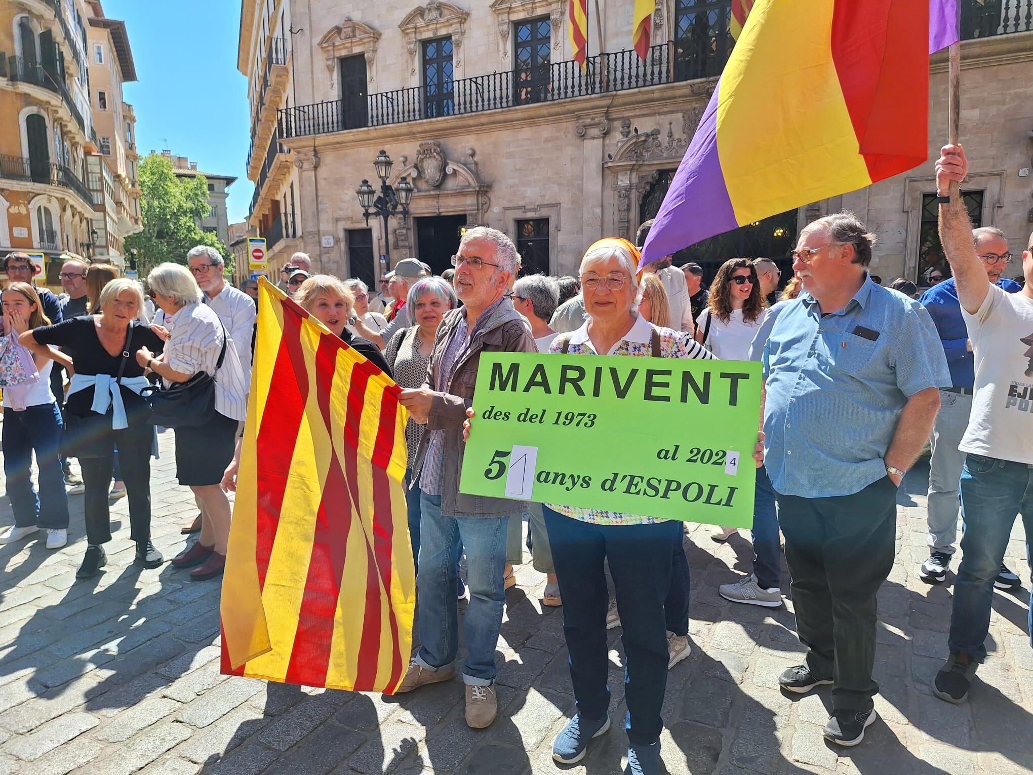 La Plataforma por la Memoria de Mallorca conmemora el 93 aniversario de la II República.