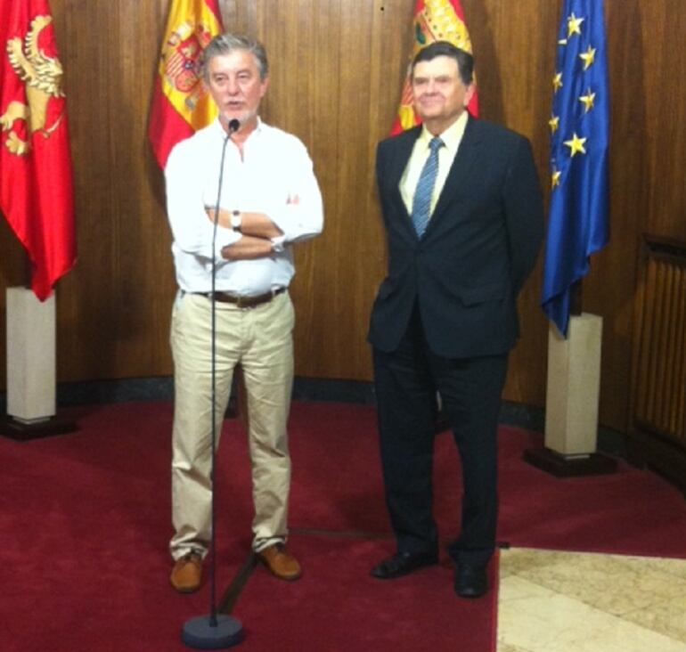 El alcalde de Zaragoza Pedro Santisteve junto al Rector de UNIZAR Manuel López