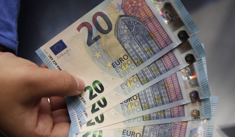 Billetes de 20 euros, con nuevas características de seguridad, en el Banco Central de Francia