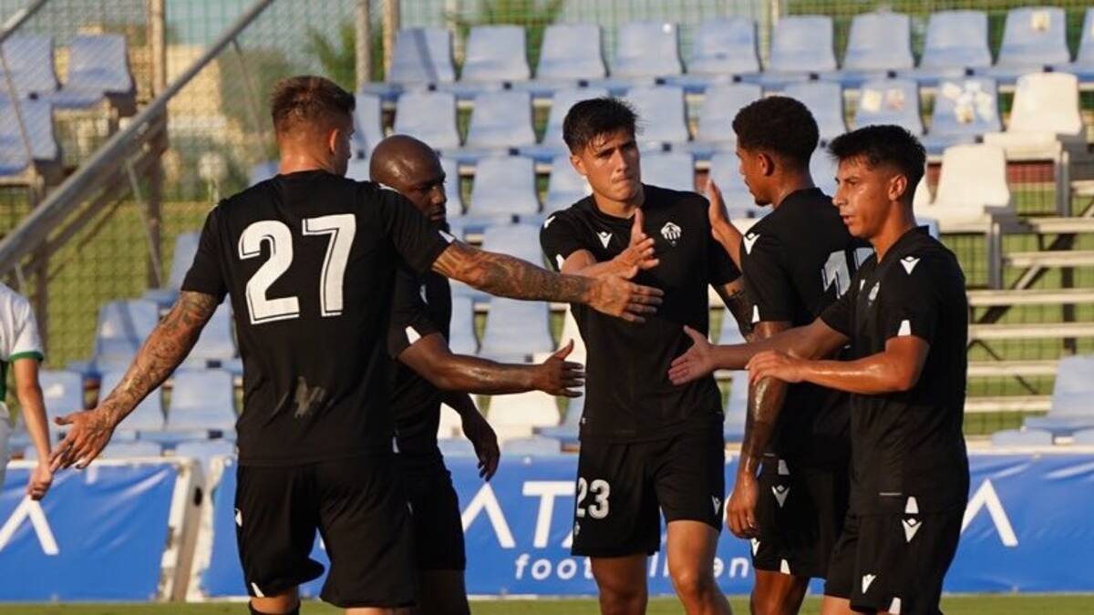 El C.D. Castellón deja boquiabierto al Elche CF con un 0-6 en Pinatar Arena