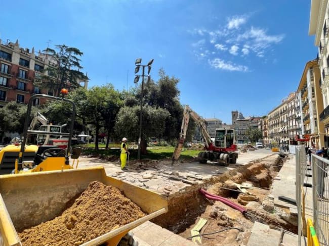 Obras en la plaza de la Reina en València
