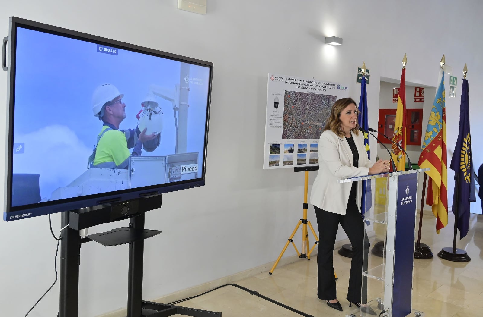 La alcaldesa de València, María José Catalá, en la presentación del sistema de cámaras que vigilan el cauce del Turia