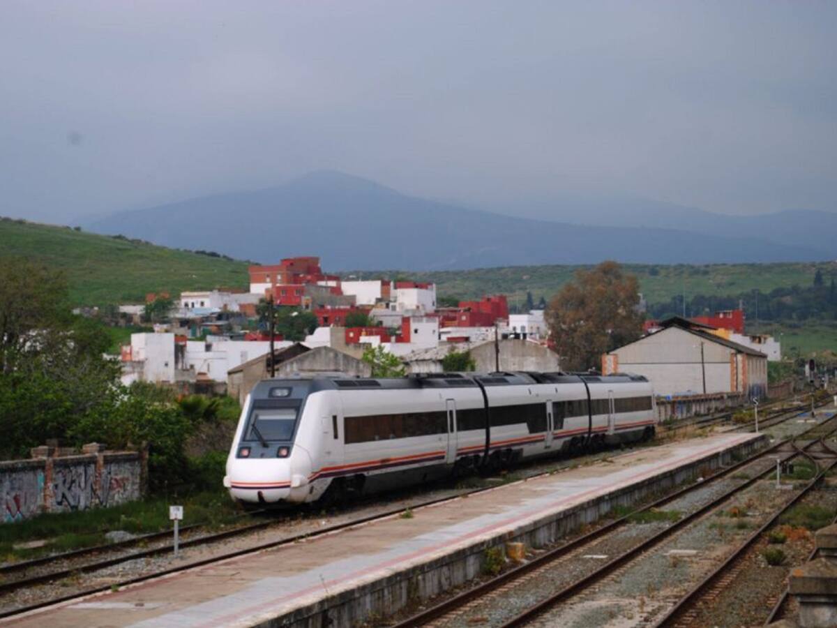ADIF no sabe precisar aún cuándo se podrá reanudar el tráfico ferroviario en la comarca