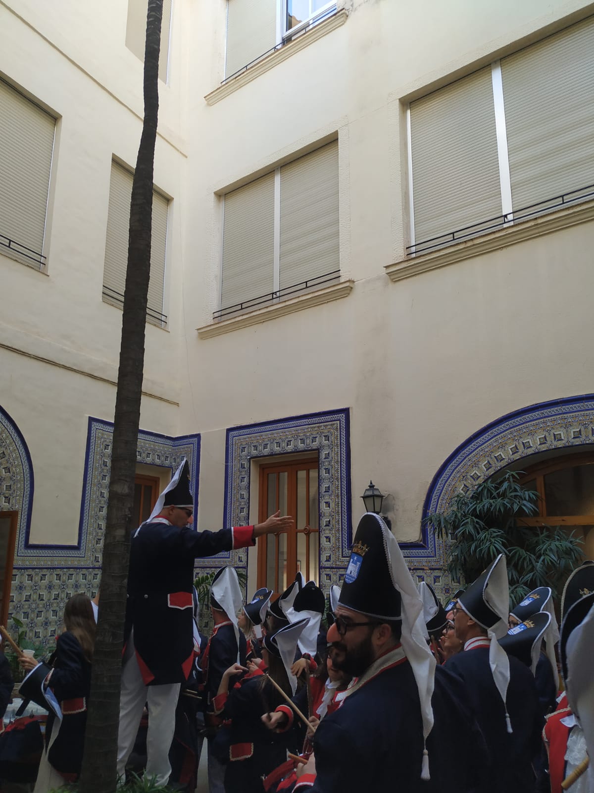 El Tío de la Porra visita el colegio Carmelitas