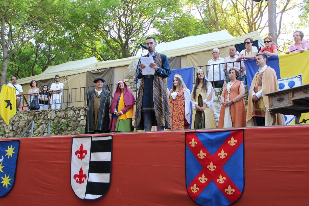 El cuellarano Gregorio Laguna durante el pregón inaugural de la Feria Cuéllar Mudéjar