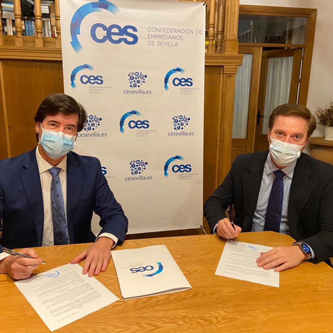 El presidente de la Confederación de Empresarios de Sevilla, CES, Miguel Rus, y el presidente de la Asociación de Empresarios de Publicidad de Sevilla, AEPS, Salvador Toscano.