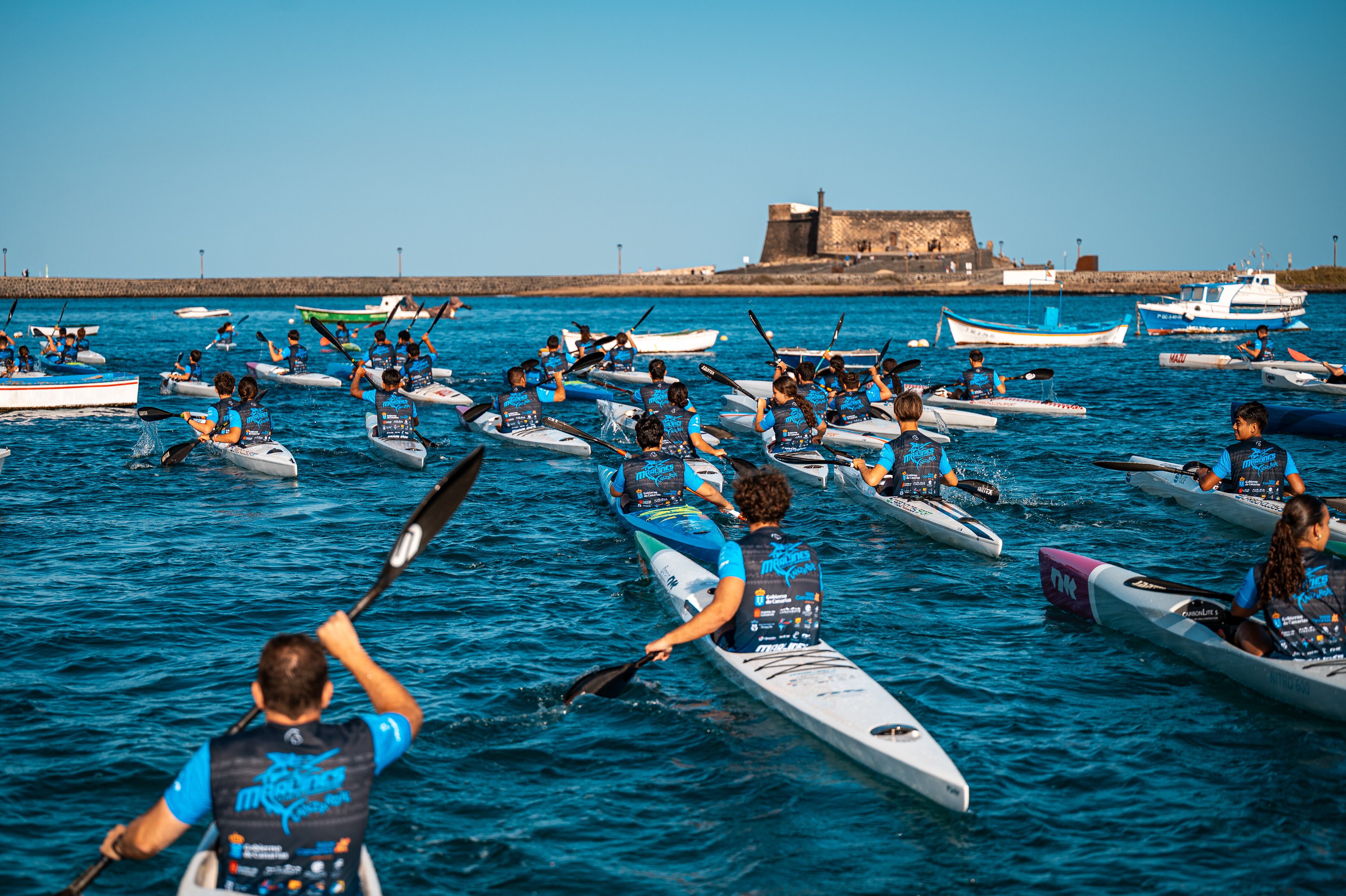 Los Marlines de Lanzarote en la bahía de Arrecife.
