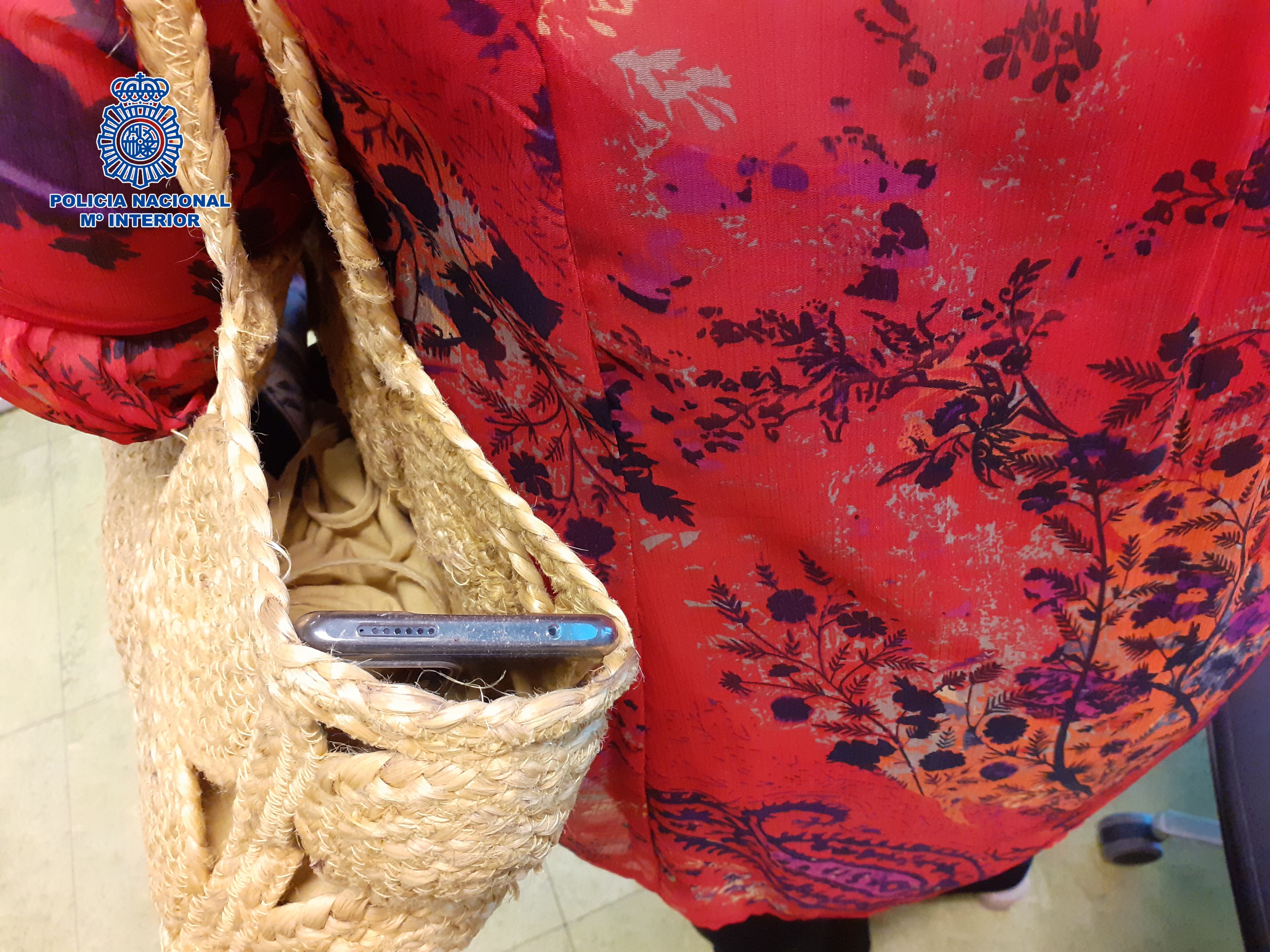 La Policía Nacional alerta de bandas organizadas para robar móviles en San Mateo