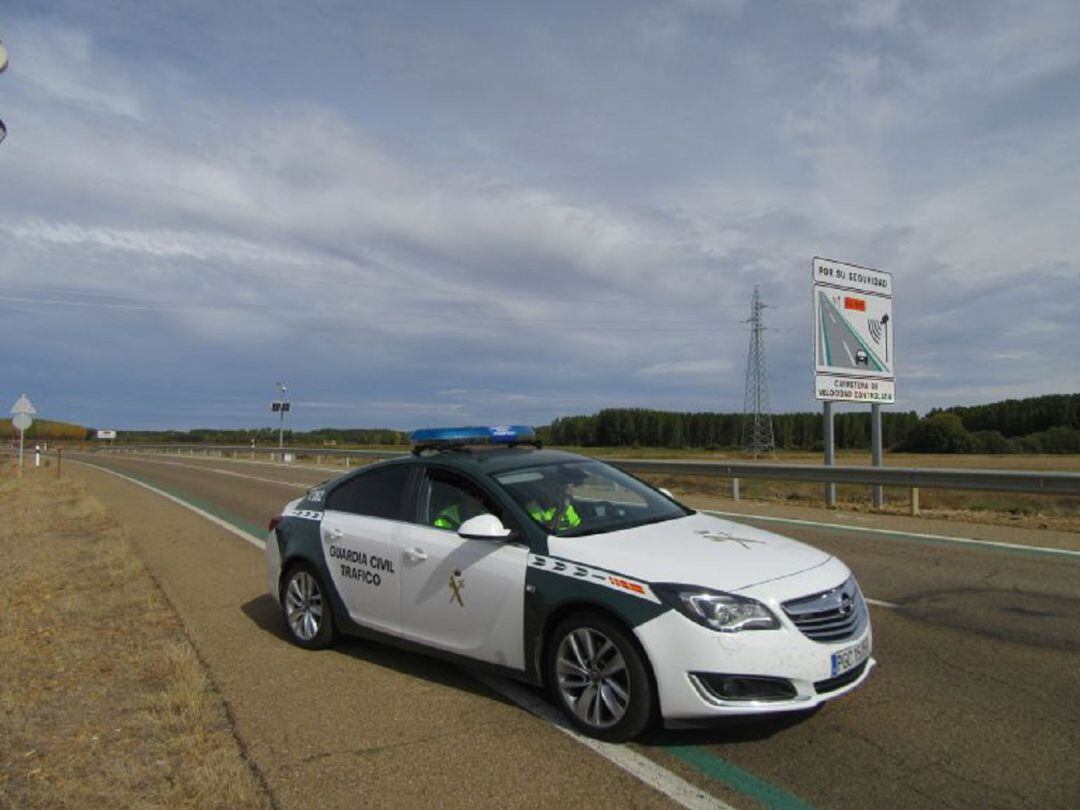 El conductor de Palencia que cometió varias infracciones en el marco de un accidente, fue puesto a disposición de la Guardia Civil tras ser detenido por la Policía Local
