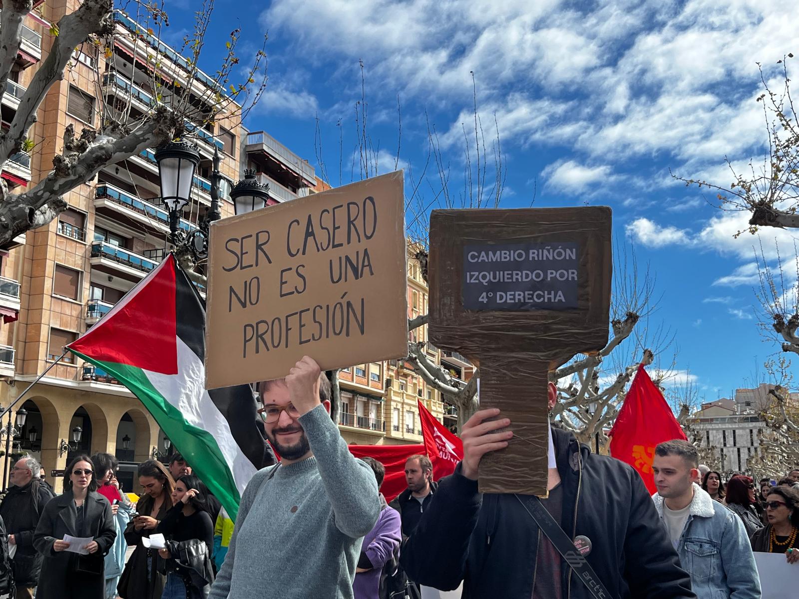 Manifestación en Logroño convocada por el Sindicato de Vivienda de La Rioja, bajo el lema 'Acabemos con el negocio de la vivienda'