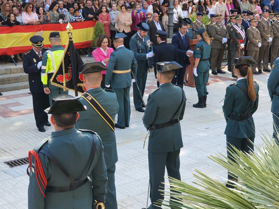 Entrega de distinciones en el acto institucional de los jardines del Prado