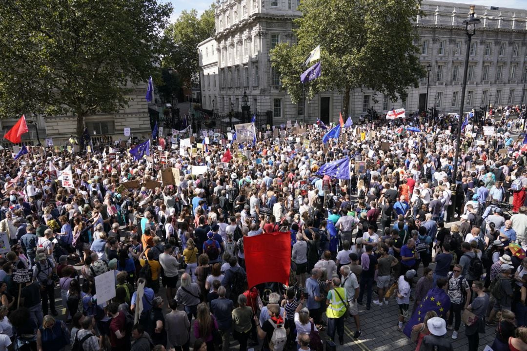 Miles de personas protestan en el Reino Unido contra el &#039;golpe&#039; de Johnson