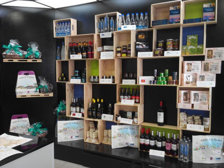 Interior de la tienda ubicada en al estación de tren de Palencia