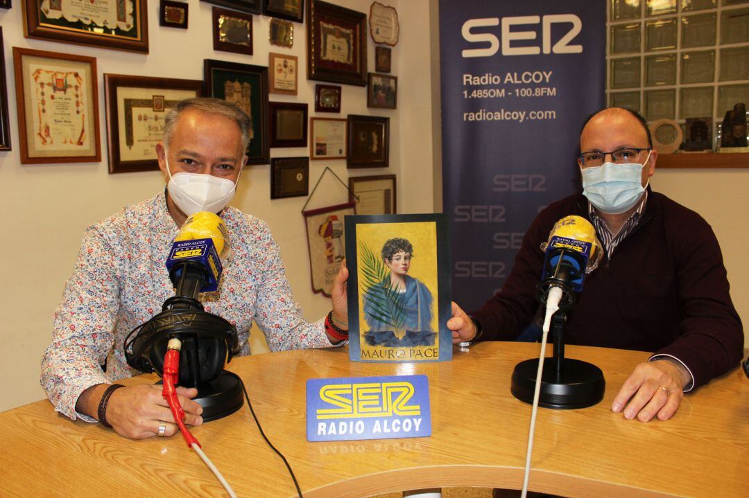 José Domingo Sempere y Juanjo Casasempere, presidente y vicepresidente de la Asociación de San Mauro con la concordia obra de Ignacio Trelis