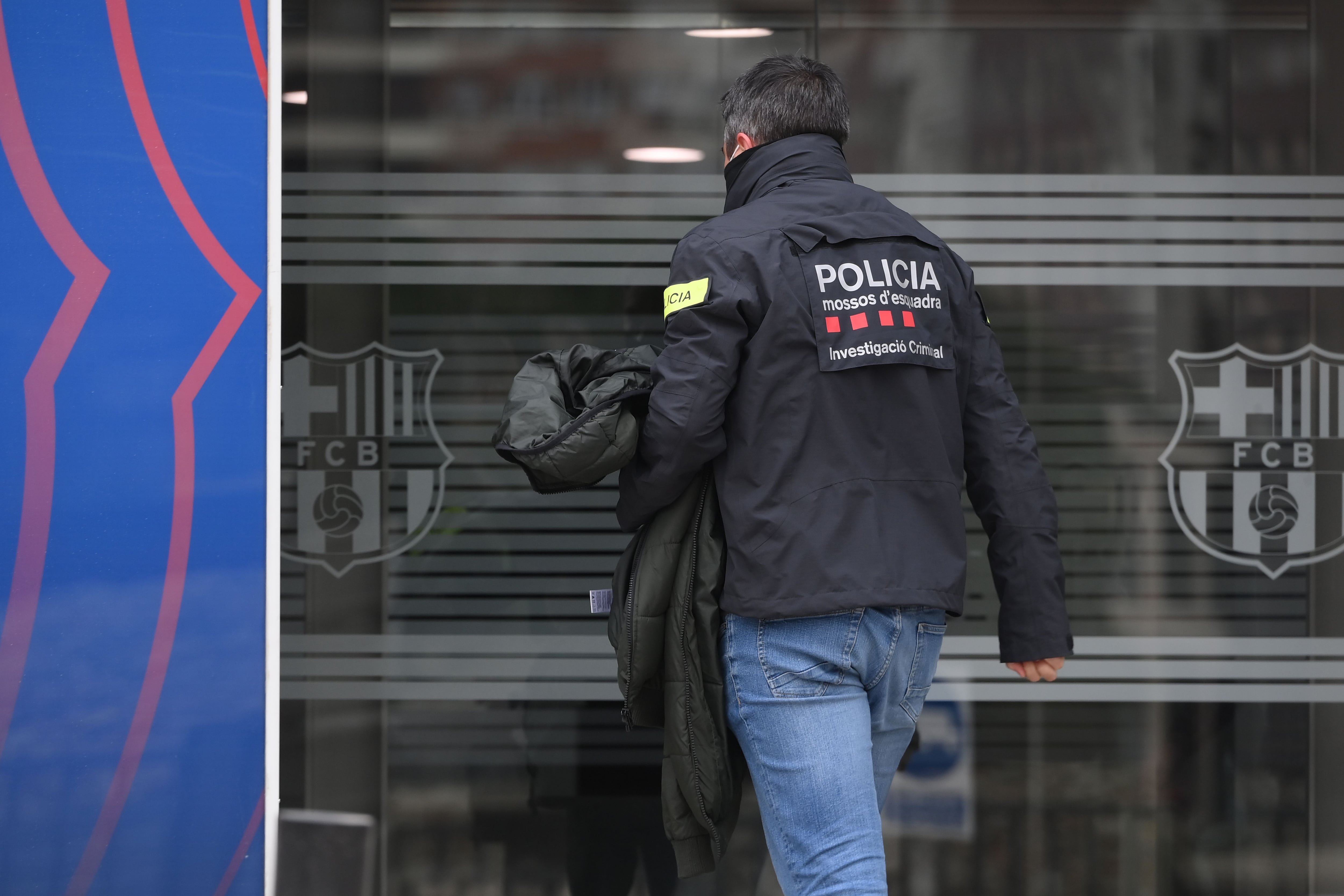 A policeman enters the offices of the Barcelona Football Club on March 01, 2021 in Barcelona during a police operation inside the building. - Police raided the offices of FC Barcelona on March 01, 2021, carrying out several arrests just six days ahead of the club&#039;s presidential elections, a Catalan regional police spokesman told AFP. Spain&#039;s Cadena Ser radio said one of those arrested was former club president Josep Maria Bartomeu, who resigned in October, along with CEO Oscar Grau and the club&#039;s head of legal services. (Photo by LLUIS GENE / AFP) (Photo by LLUIS GENE/AFP via Getty Images)