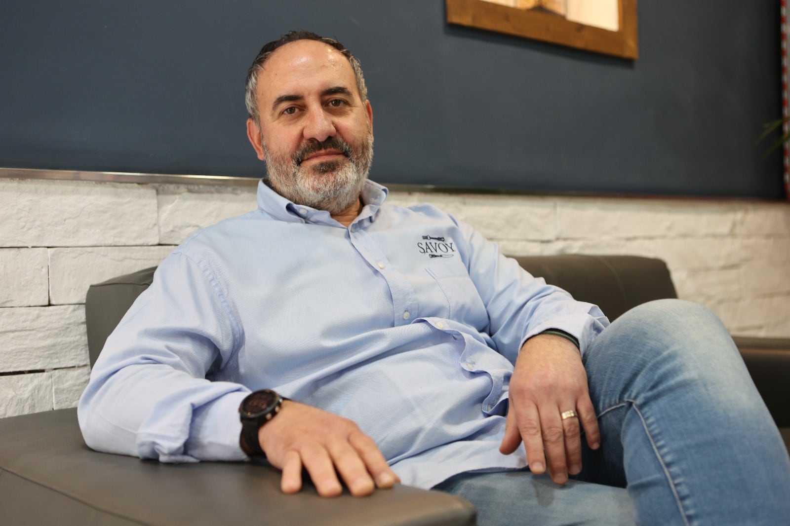 Ramón Reche en el Hostal Savoy de Alcoy, que regenta