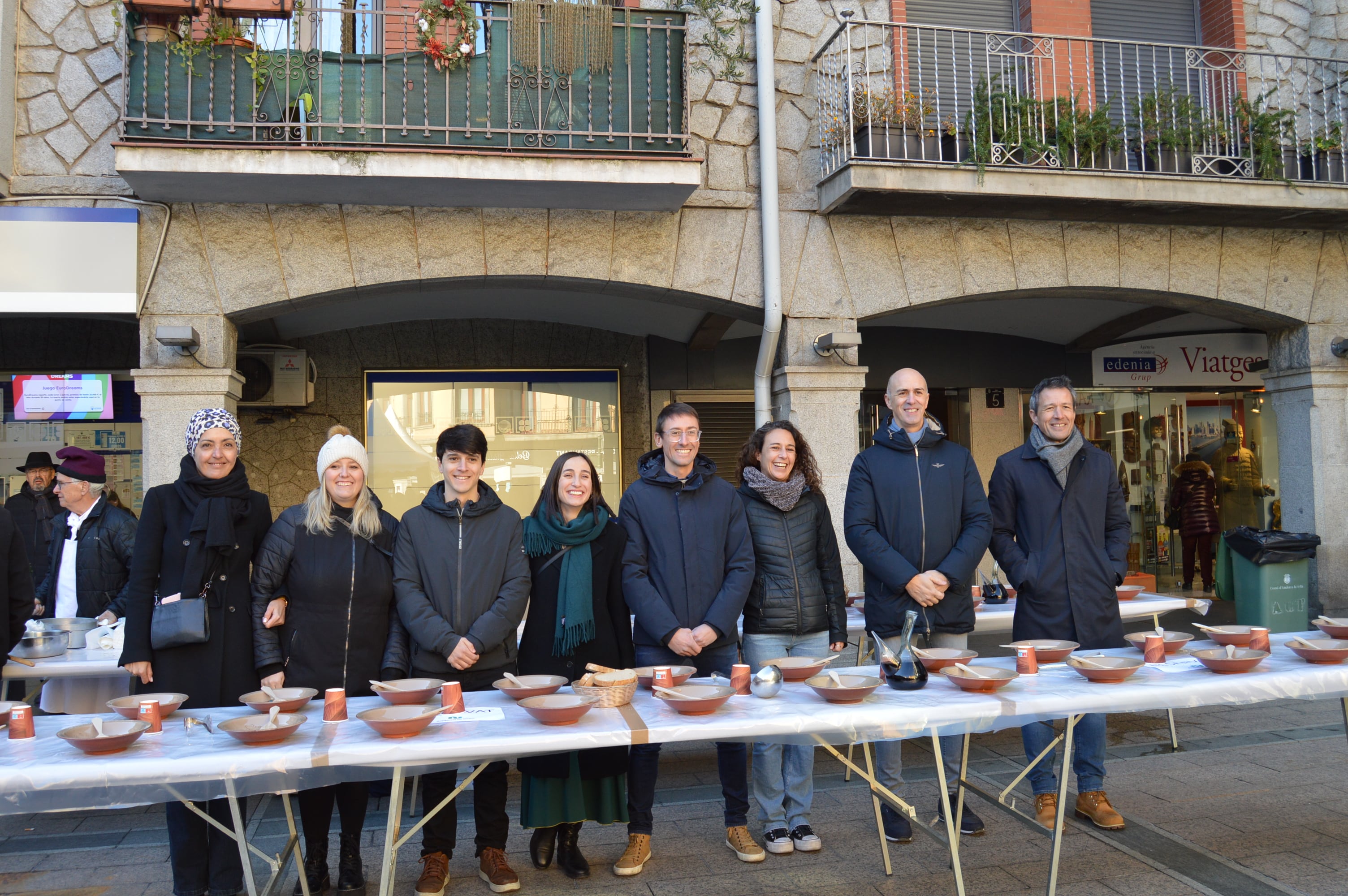 Les autoritats d&#039;Andorra la Vella repartint l&#039;escudella