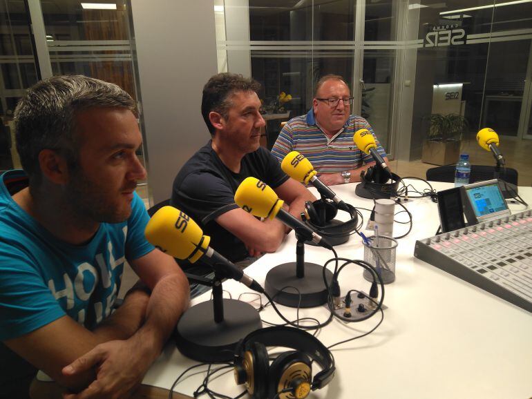 Sergio González, Jesús de Andrés 'Campillo' y Luis Miguel Catalina en los estudios de Radio Aranda-SER