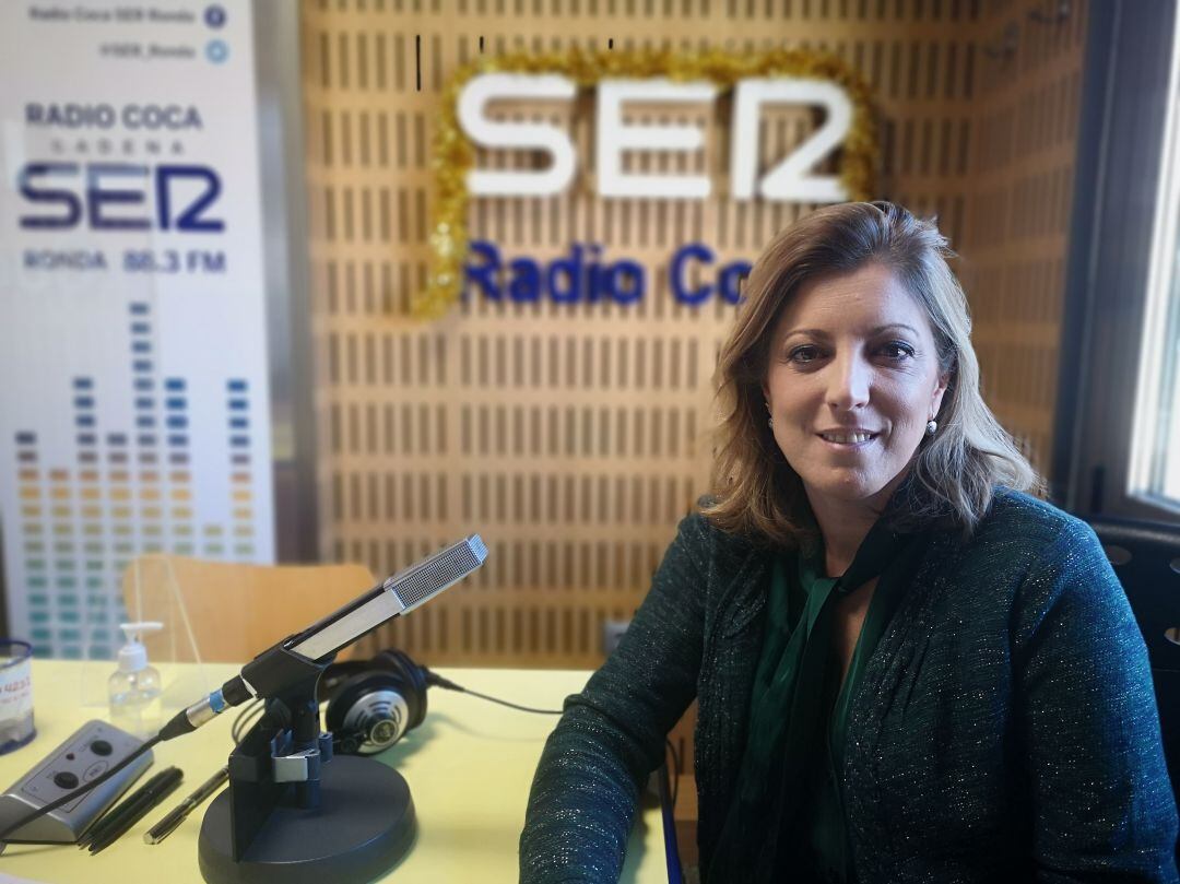 Mari Carmen Martínez en el estudio central de Radio Coca SER Ronda