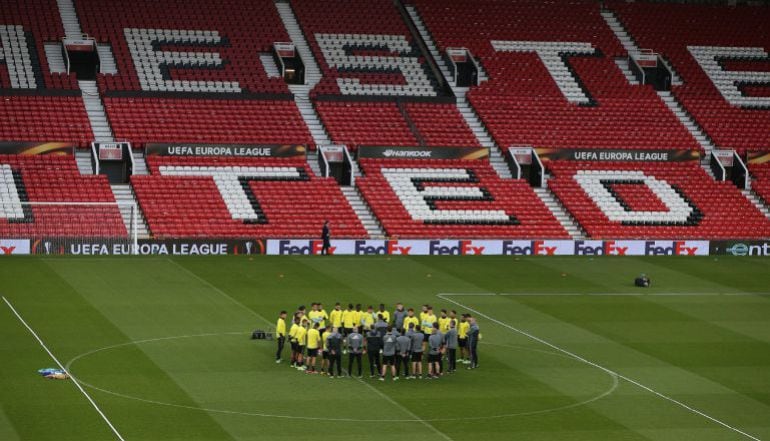 El Celta durante la charla de Berizzo en la previa del partido de Old Trafford