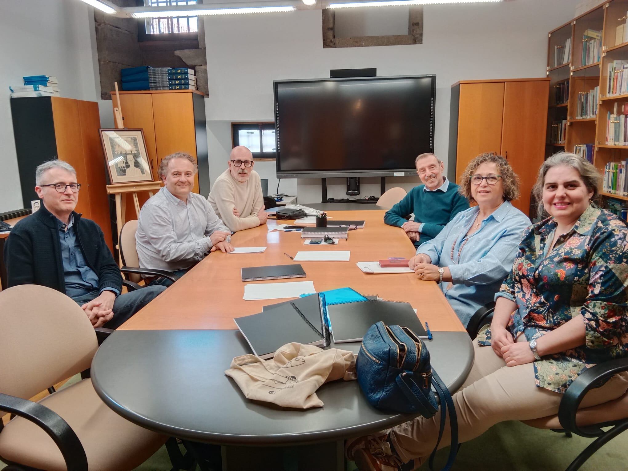 El jurado está constituido por Juan Andrés Fernández Castro, en calidad de presidente, Rosalía Morlán, Marcos Calveiro y Armando Requeixo, como vocales, y Marta Neira actuando como secretaria.