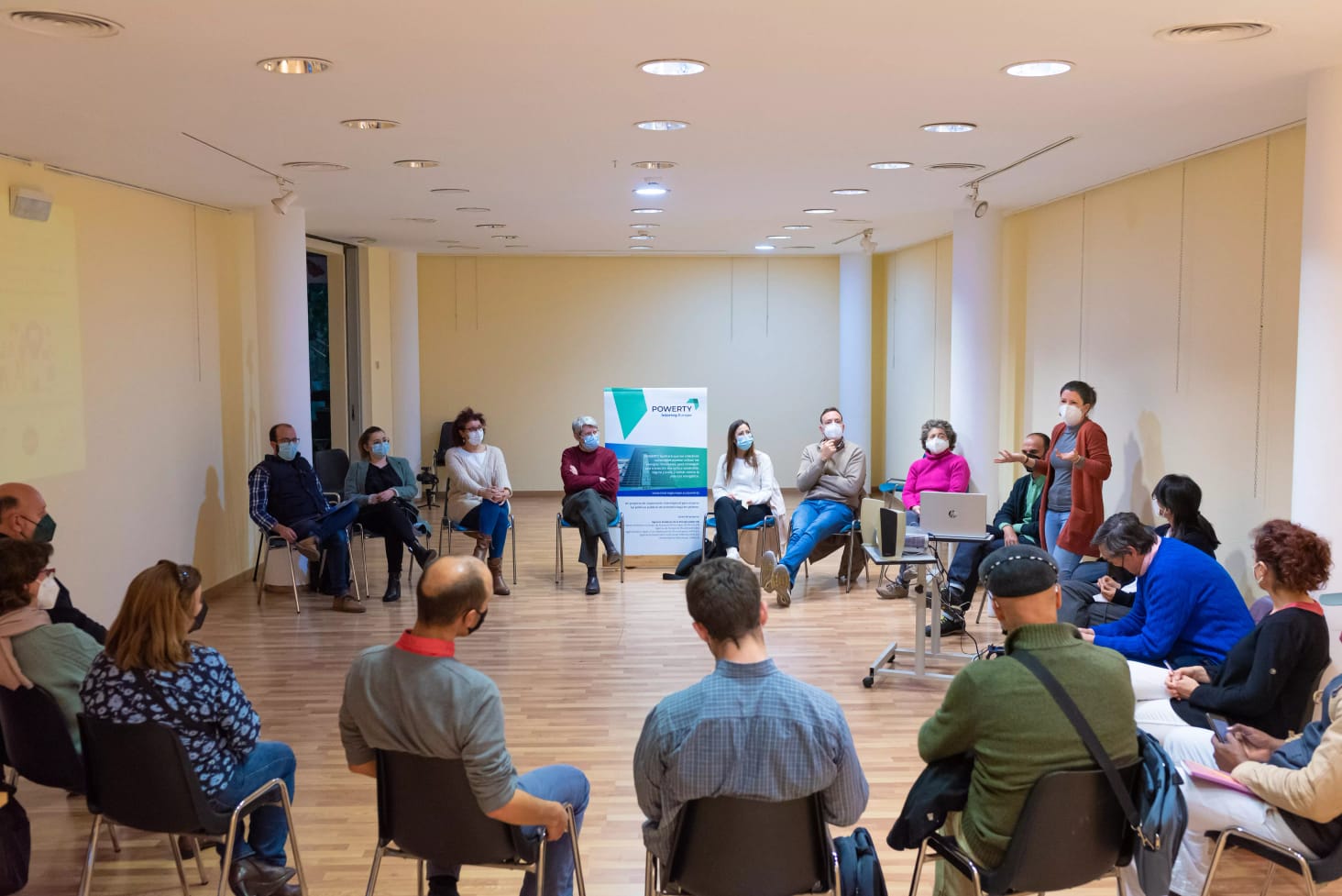 Uno de los talleres de dinamización social en el barrio de Torreblanca (Sevilla)