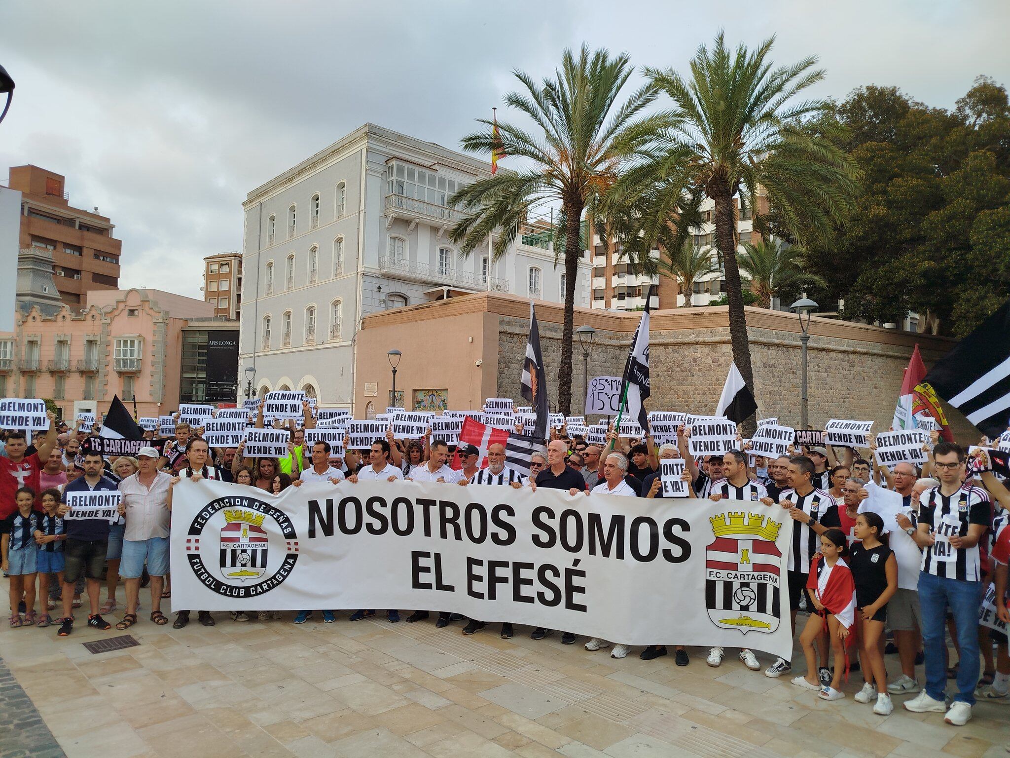La afición del FC Cartagena, este verano, durante una manifestación contra la propiedad del FC Cartagena.