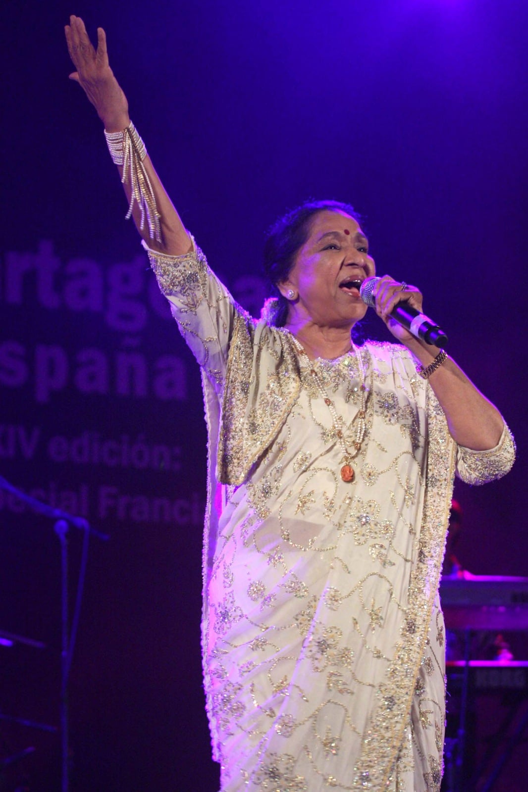 Muere Assa Bosle, la gran voz de Bollywood, que actuó en La Mar de Músicas de Cartagena en su única visita a España