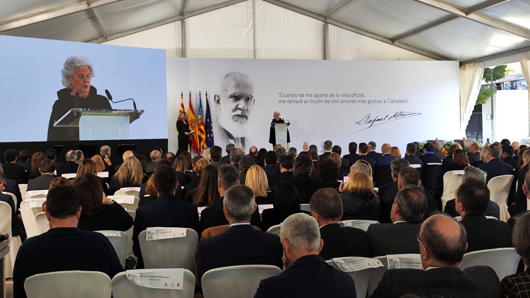 María Luz Altamira, nieta del humanista Rafael Altamira, durante el acto de inhumación del humanista y su mujer en El Campello, Alicante.