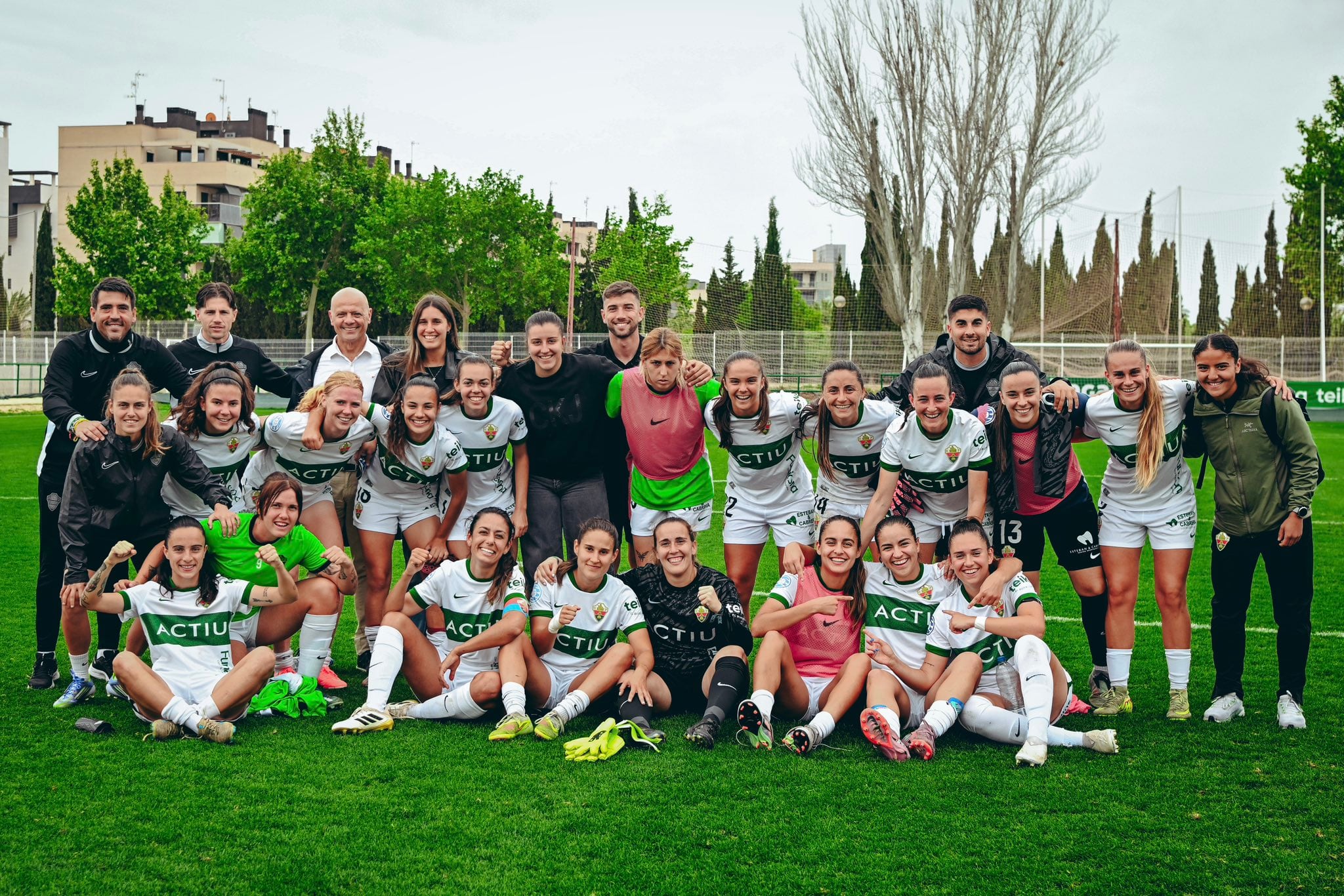 El Elche CF Femenino celebrando su última victoria en Segunda Federación