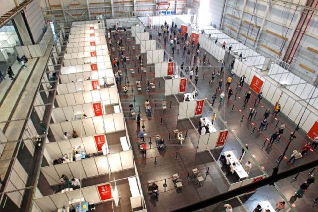 Zona de vacunación en el complejo cinematográfico Ciudad de la Luz