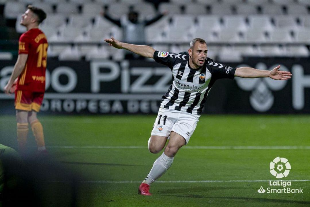 César Díaz celebra el gol de la victoria